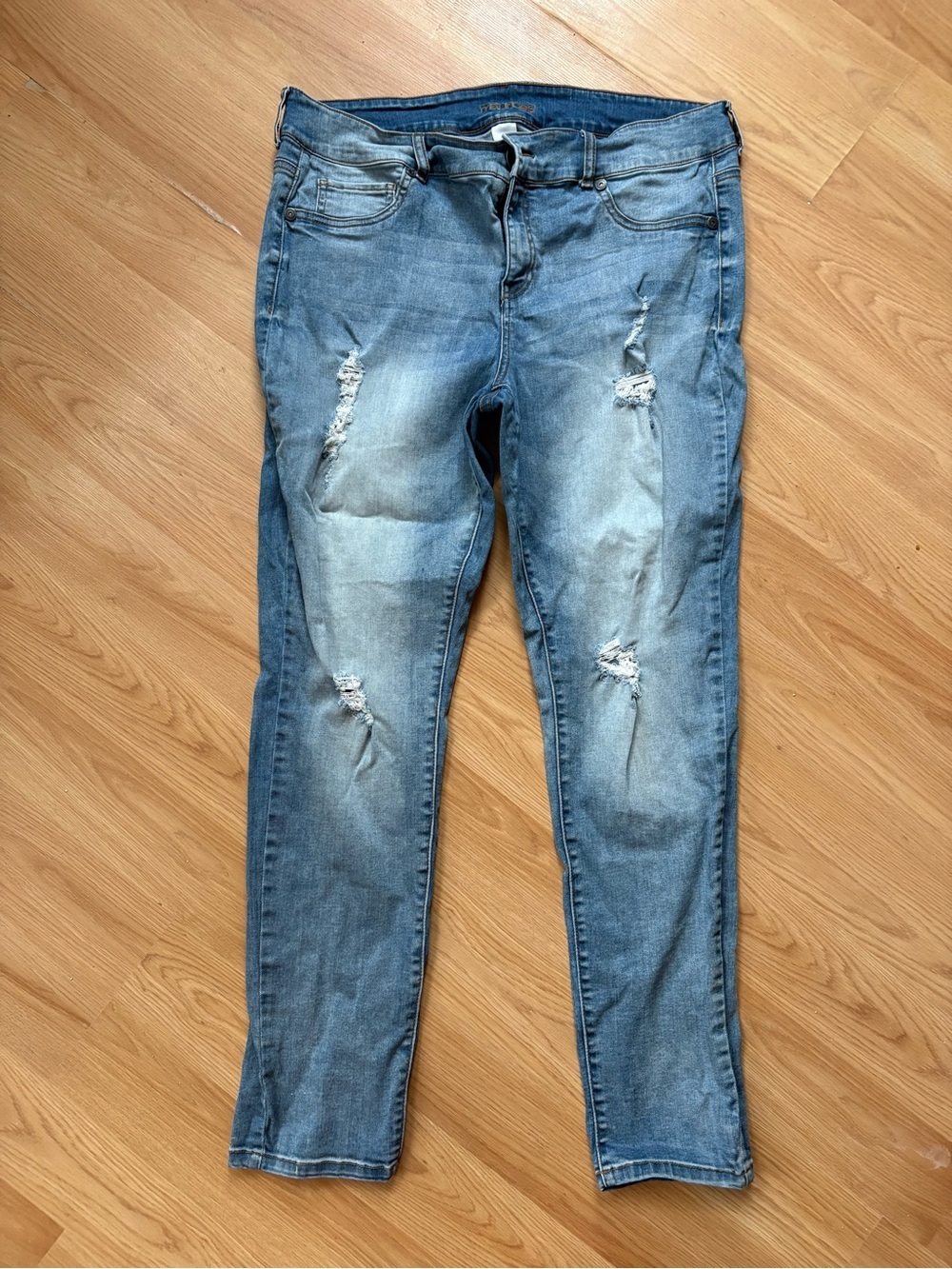 Maurices Light Blue Distressed Skinny Jeans Sz 20